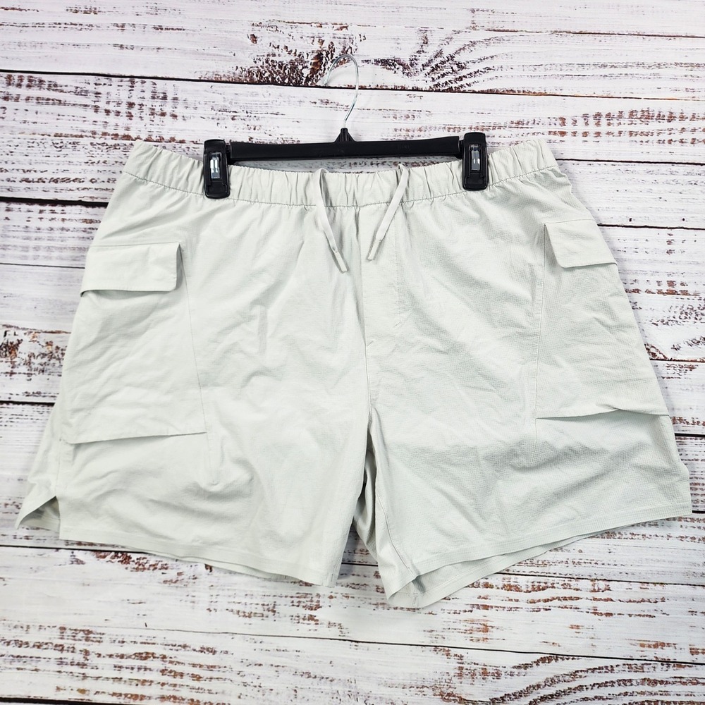 Lululemon Utilitarian Cargo Shorts Men's XXL Seal Grey Classic Fit